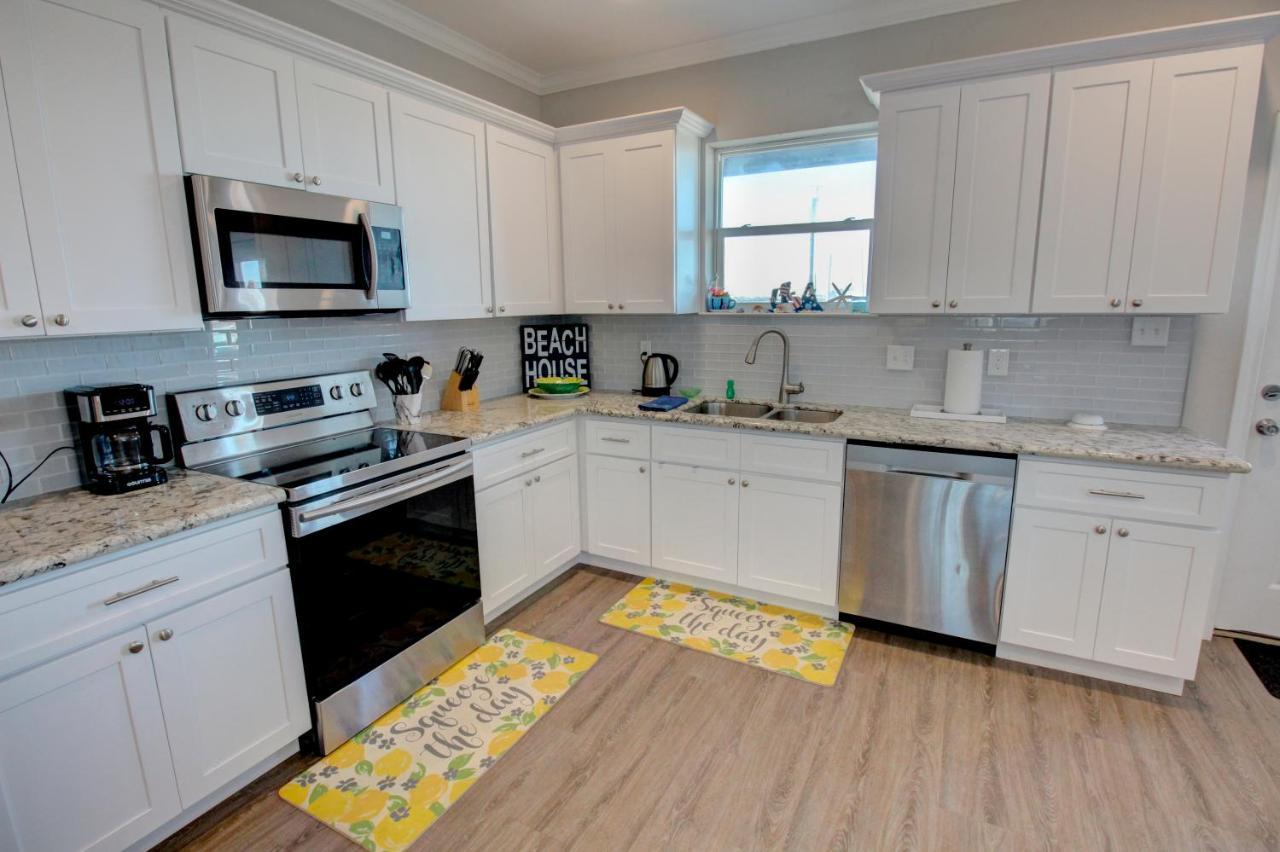 Yellow Beach Haven, Decks, Views, Mere Steps To Sand Galveston Exterior foto