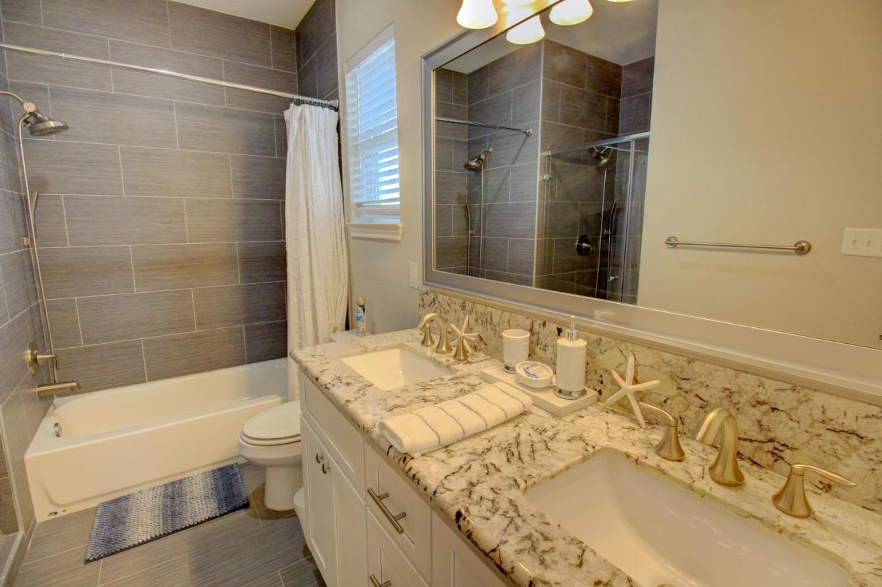 Yellow Beach Haven, Decks, Views, Mere Steps To Sand Galveston Exterior foto