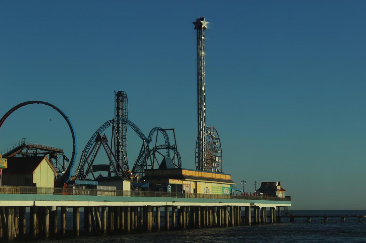 Yellow Beach Haven, Decks, Views, Mere Steps To Sand Galveston Exterior foto